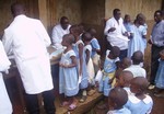 Pupils of Catholic School of Muea during blood collection: cliquer pour aggrandir