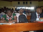 De gauche à droite, Dr Wankeu, Dr Assomo Peguy et M. Amadou Alim: cliquer pour aggrandir