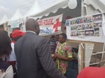 Stand de la Croix Rouge de l´Université de Douala: cliquer pour aggrandir